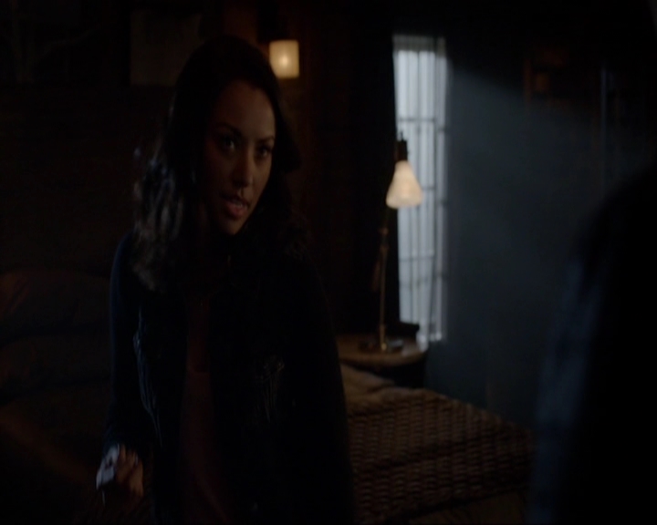 VampireDiariesWorld-dot-nl_7x05LiveThroughThis1096.jpg