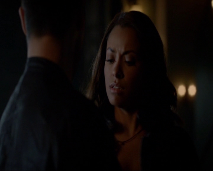 VampireDiariesWorld-dot-nl_7x05LiveThroughThis1099.jpg