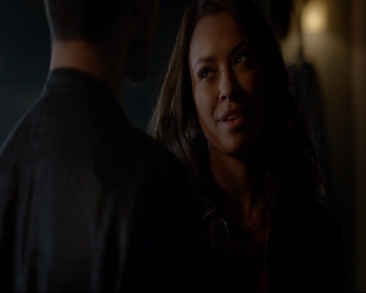 VampireDiariesWorld-dot-nl_7x05LiveThroughThis1108.jpg