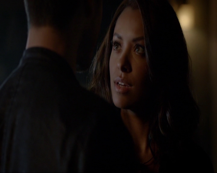 VampireDiariesWorld-dot-nl_7x05LiveThroughThis1110.jpg