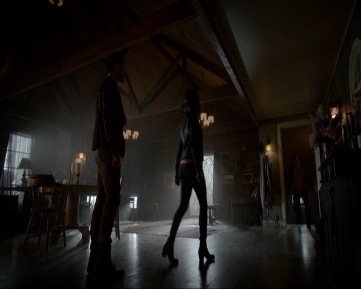 VampireDiariesWorld-dot-nl_7x05LiveThroughThis1113.jpg