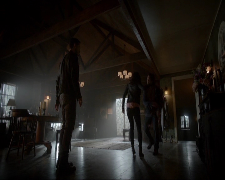 VampireDiariesWorld-dot-nl_7x05LiveThroughThis1115.jpg