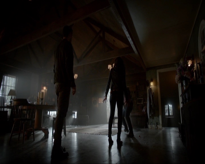 VampireDiariesWorld-dot-nl_7x05LiveThroughThis1117.jpg