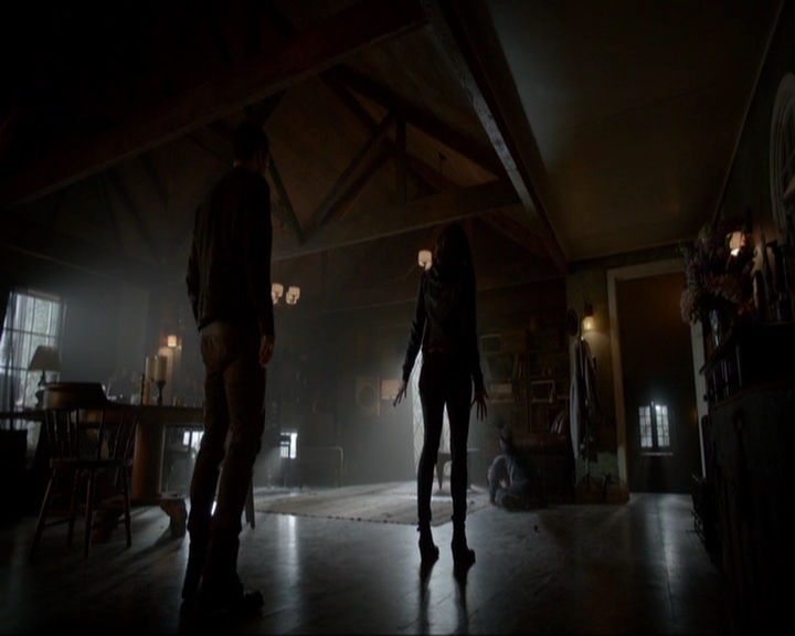 VampireDiariesWorld-dot-nl_7x05LiveThroughThis1118.jpg