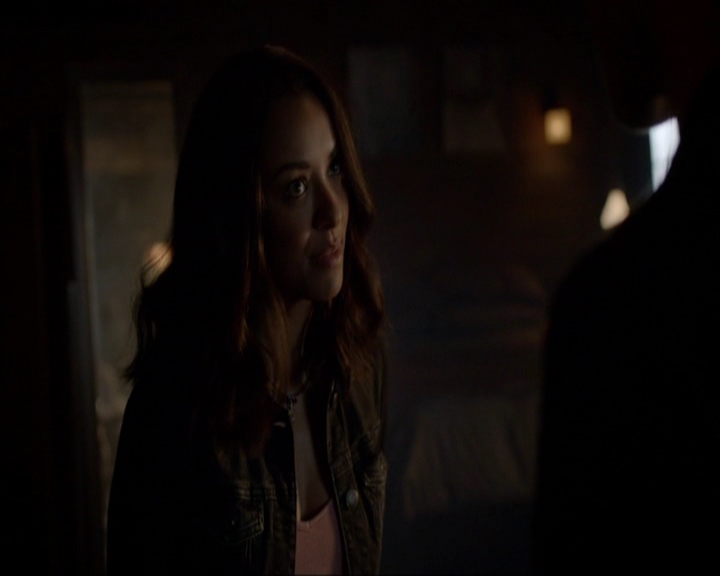 VampireDiariesWorld-dot-nl_7x05LiveThroughThis1127.jpg