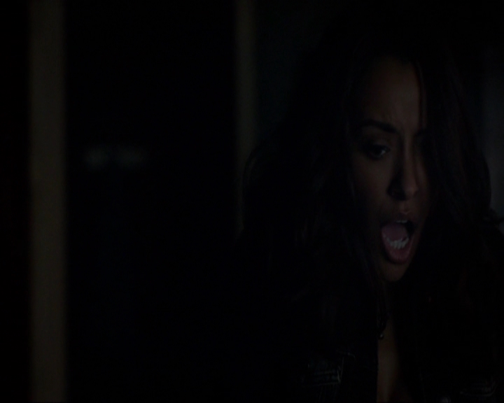 VampireDiariesWorld-dot-nl_7x05LiveThroughThis1134.jpg