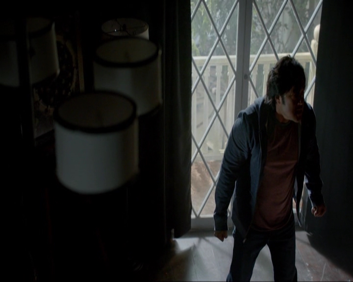 VampireDiariesWorld-dot-nl_7x05LiveThroughThis1135.jpg