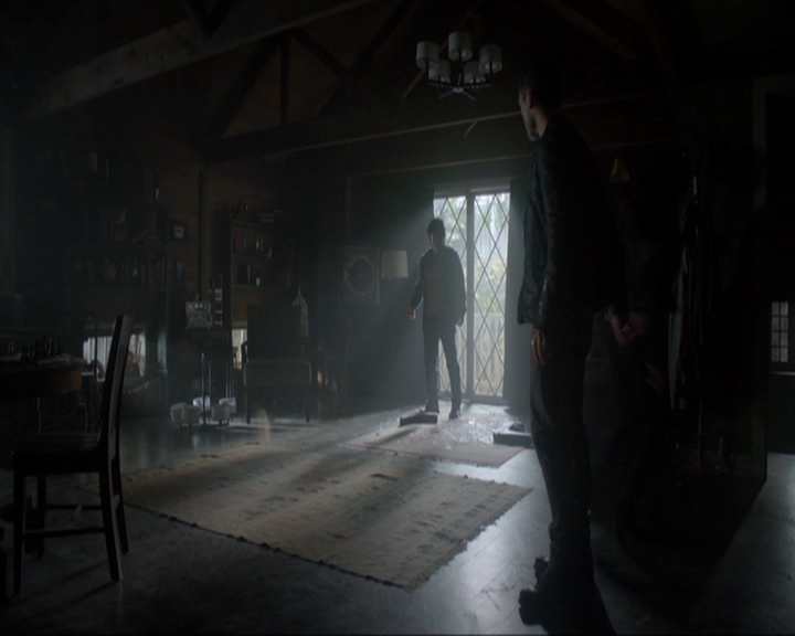 VampireDiariesWorld-dot-nl_7x05LiveThroughThis1144.jpg