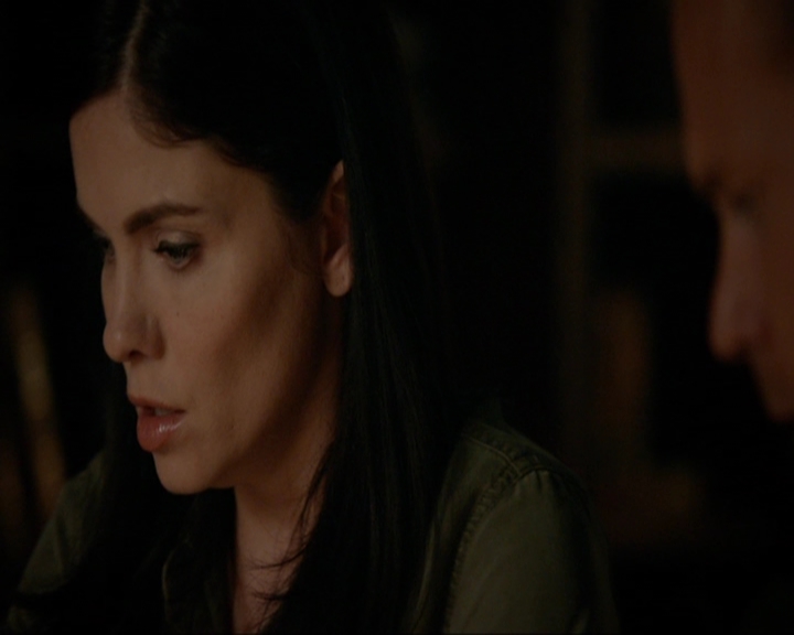 VampireDiariesWorld-dot-nl_7x05LiveThroughThis1208.jpg