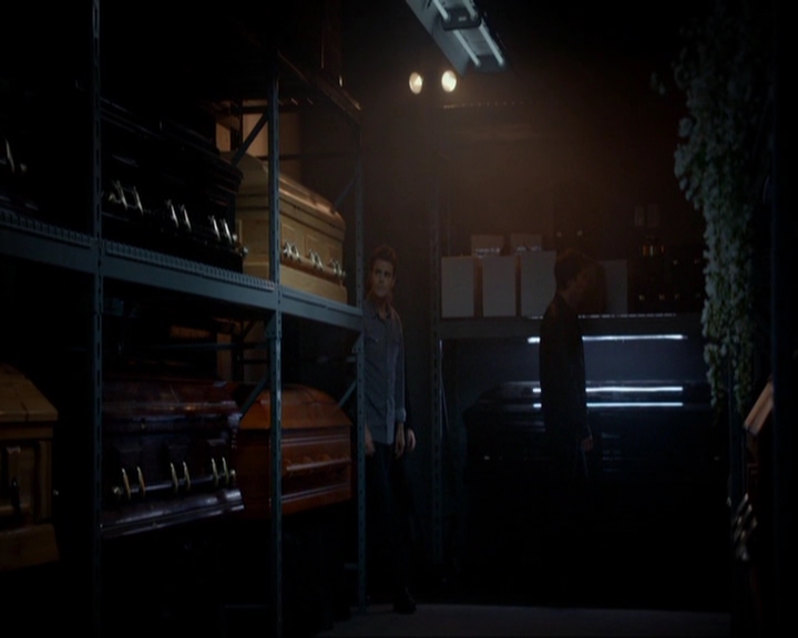 VampireDiariesWorld-dot-nl_7x05LiveThroughThis1225.jpg