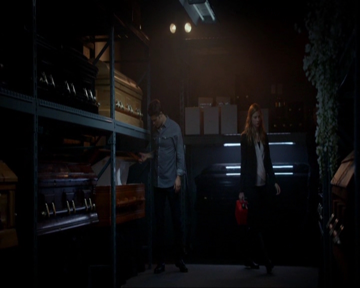 VampireDiariesWorld-dot-nl_7x05LiveThroughThis1227.jpg