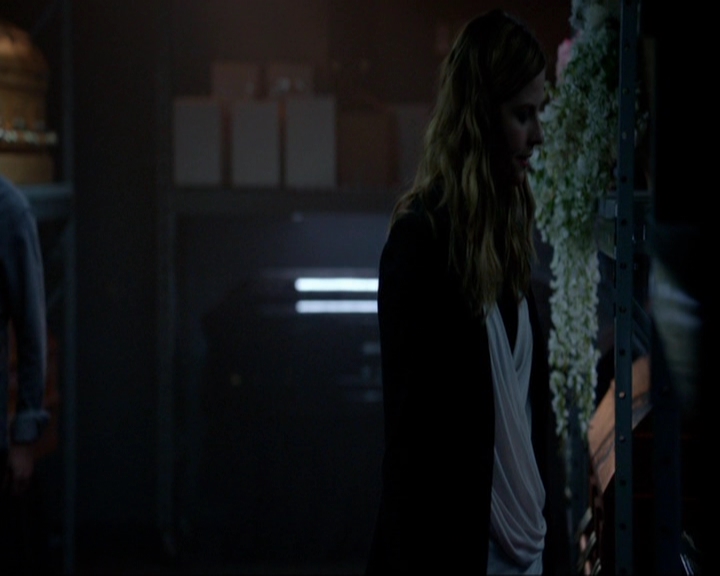 VampireDiariesWorld-dot-nl_7x05LiveThroughThis1247.jpg