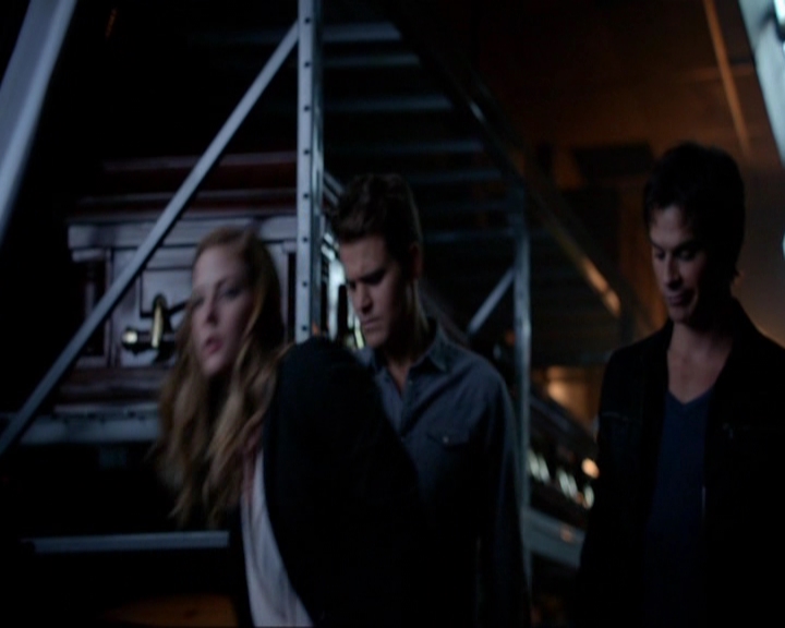 VampireDiariesWorld-dot-nl_7x05LiveThroughThis1306.jpg