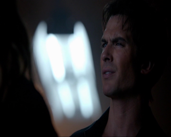 VampireDiariesWorld-dot-nl_7x05LiveThroughThis1317.jpg