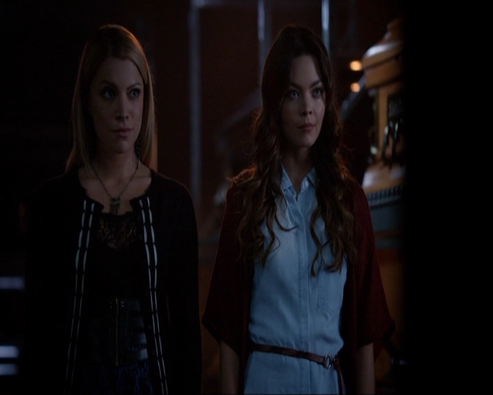 VampireDiariesWorld-dot-nl_7x05LiveThroughThis1351.jpg