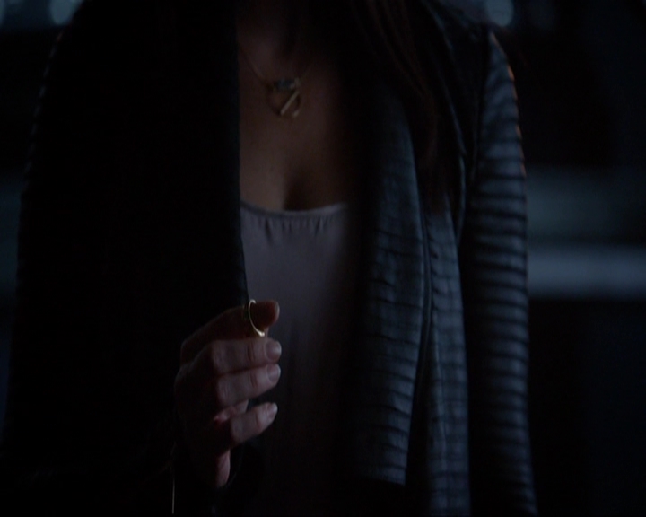 VampireDiariesWorld-dot-nl_7x05LiveThroughThis1362.jpg