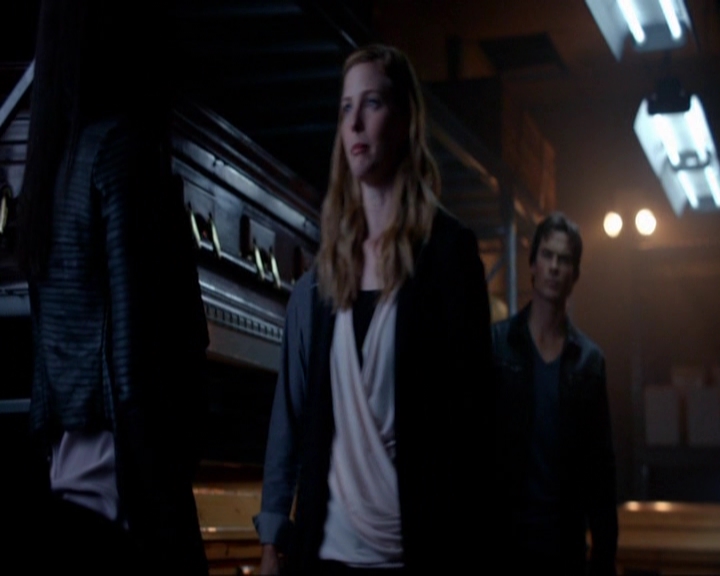 VampireDiariesWorld-dot-nl_7x05LiveThroughThis1372.jpg