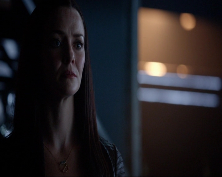 VampireDiariesWorld-dot-nl_7x05LiveThroughThis1392.jpg