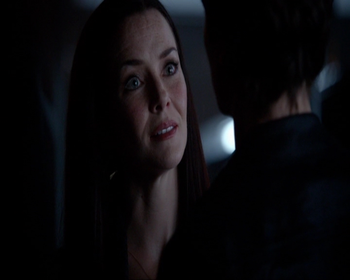 VampireDiariesWorld-dot-nl_7x05LiveThroughThis1408.jpg