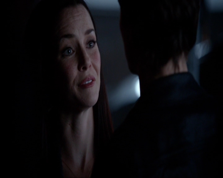 VampireDiariesWorld-dot-nl_7x05LiveThroughThis1409.jpg