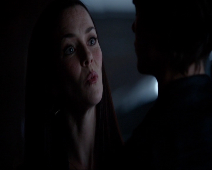 VampireDiariesWorld-dot-nl_7x05LiveThroughThis1415.jpg