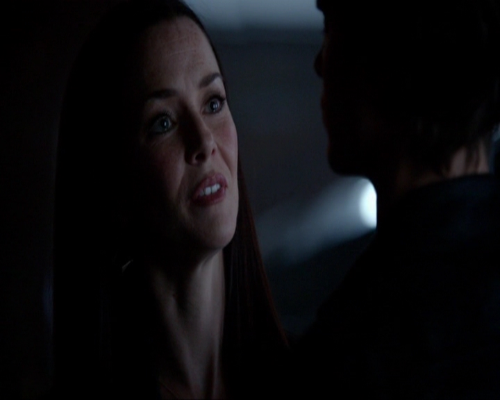 VampireDiariesWorld-dot-nl_7x05LiveThroughThis1416.jpg