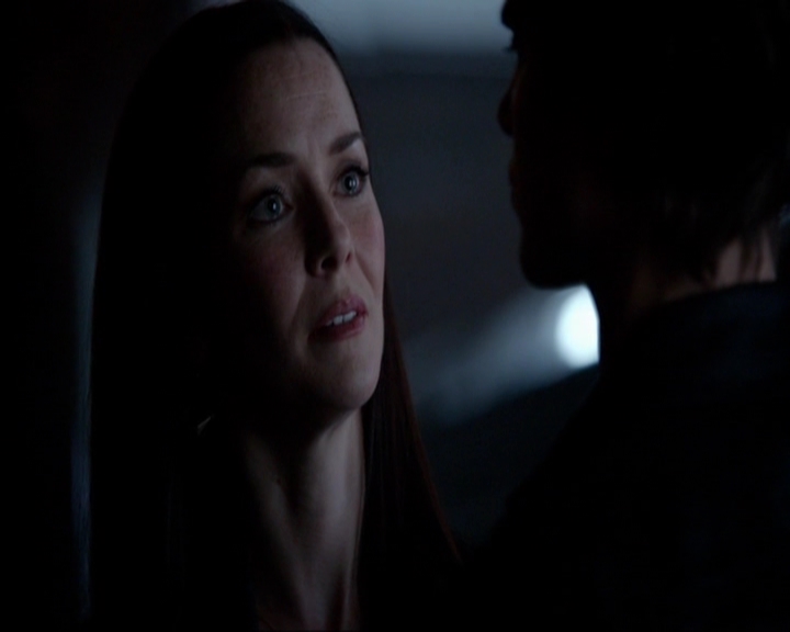 VampireDiariesWorld-dot-nl_7x05LiveThroughThis1417.jpg