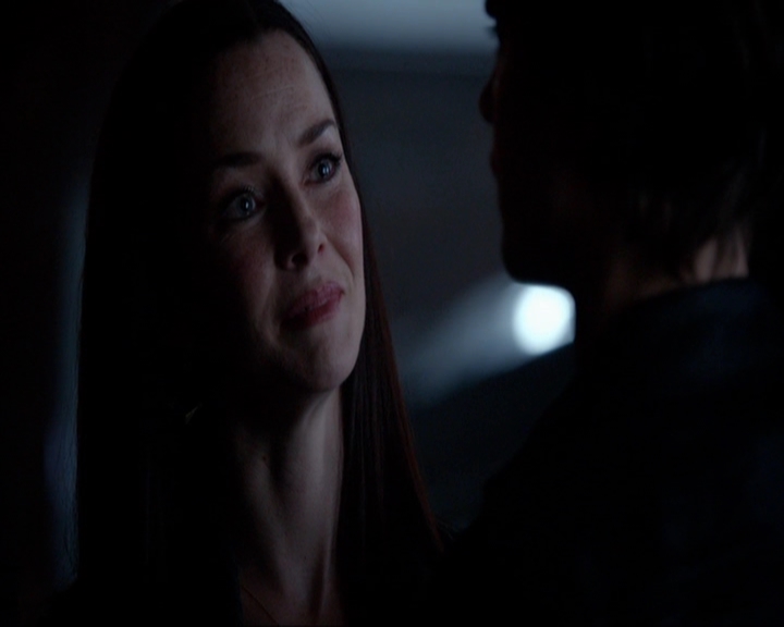 VampireDiariesWorld-dot-nl_7x05LiveThroughThis1420.jpg