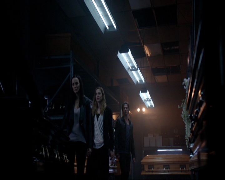 VampireDiariesWorld-dot-nl_7x05LiveThroughThis1434.jpg