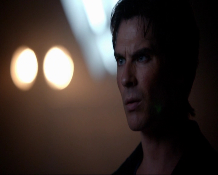 VampireDiariesWorld-dot-nl_7x05LiveThroughThis1444.jpg