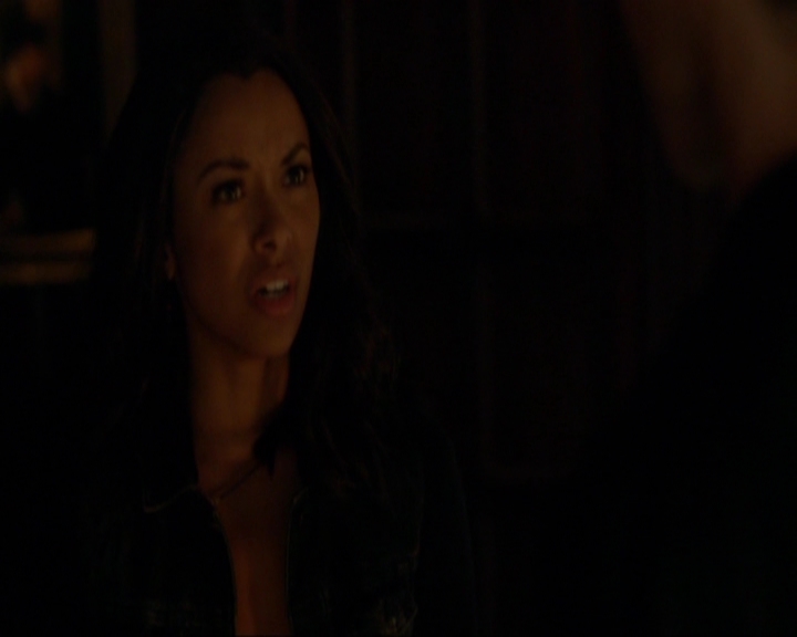 VampireDiariesWorld-dot-nl_7x05LiveThroughThis1475.jpg