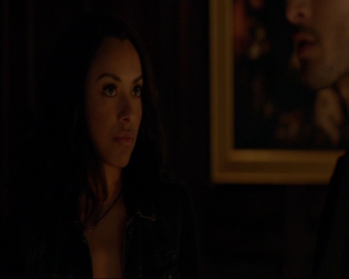 VampireDiariesWorld-dot-nl_7x05LiveThroughThis1478.jpg