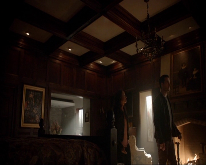 VampireDiariesWorld-dot-nl_7x05LiveThroughThis1482.jpg