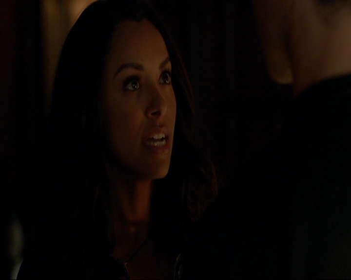 VampireDiariesWorld-dot-nl_7x05LiveThroughThis1493.jpg