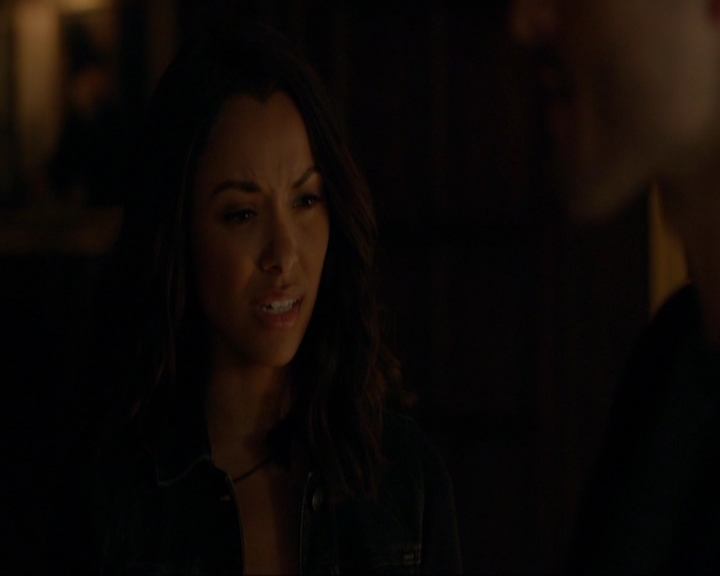 VampireDiariesWorld-dot-nl_7x05LiveThroughThis1503.jpg