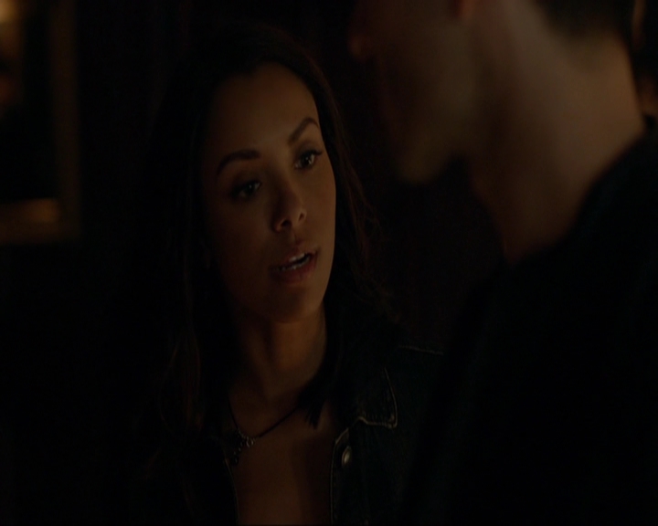 VampireDiariesWorld-dot-nl_7x05LiveThroughThis1508.jpg