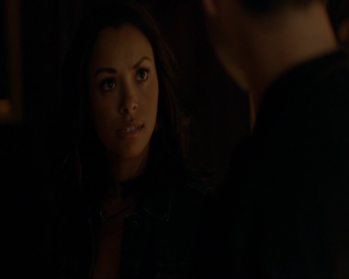 VampireDiariesWorld-dot-nl_7x05LiveThroughThis1511.jpg