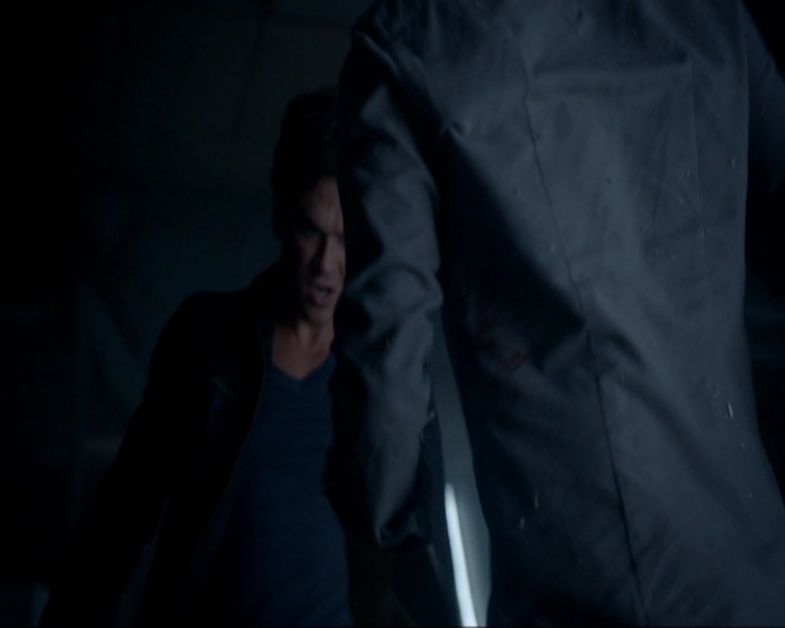 VampireDiariesWorld-dot-nl_7x05LiveThroughThis1541.jpg