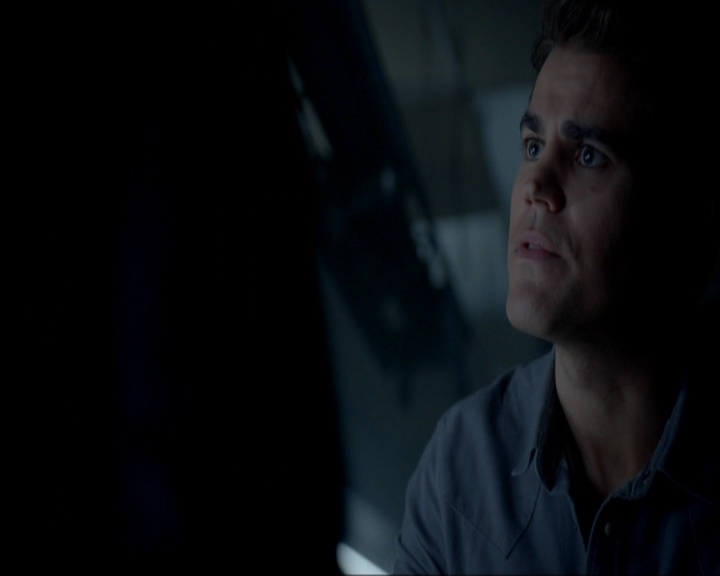 VampireDiariesWorld-dot-nl_7x05LiveThroughThis1555.jpg