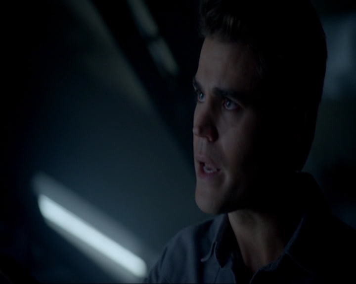 VampireDiariesWorld-dot-nl_7x05LiveThroughThis1563.jpg