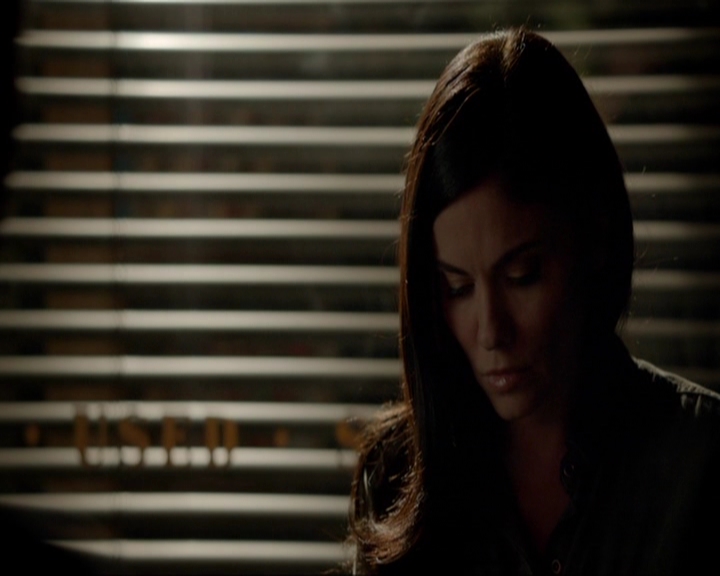 VampireDiariesWorld-dot-nl_7x05LiveThroughThis1872.jpg