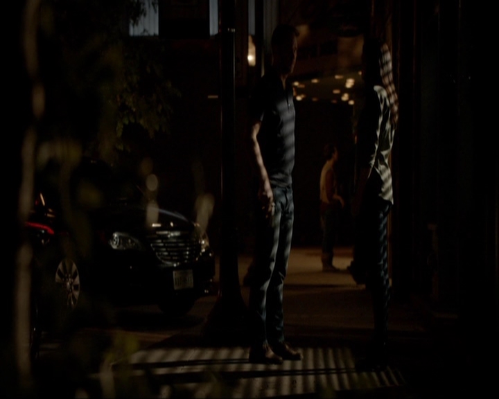 VampireDiariesWorld-dot-nl_7x05LiveThroughThis1878.jpg