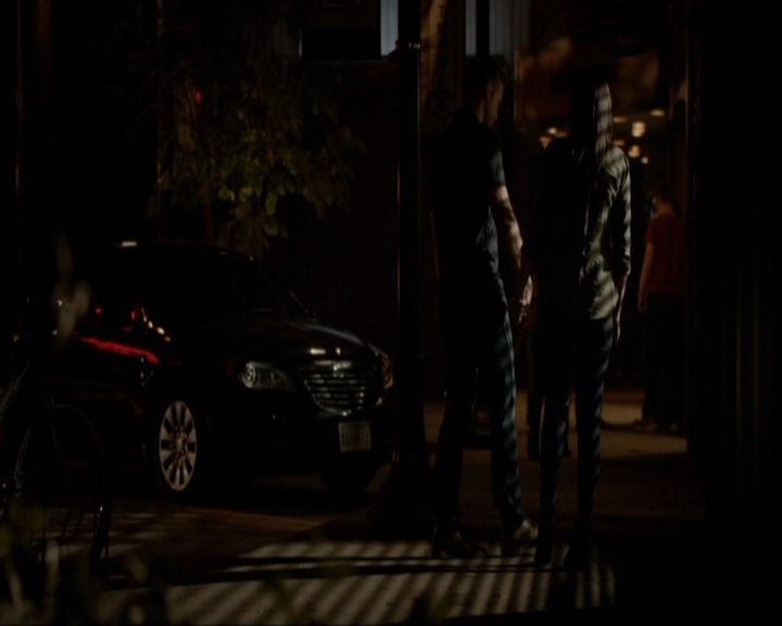 VampireDiariesWorld-dot-nl_7x05LiveThroughThis1929.jpg