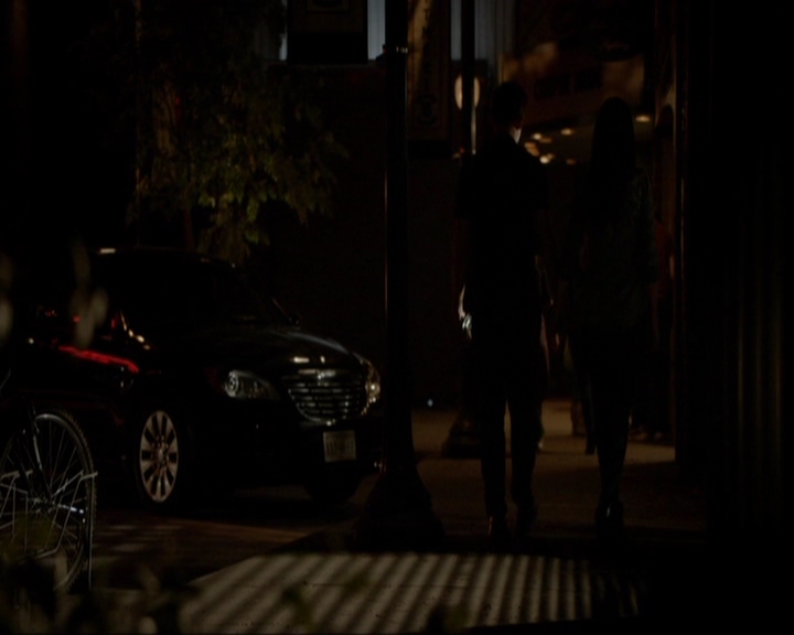 VampireDiariesWorld-dot-nl_7x05LiveThroughThis1931.jpg