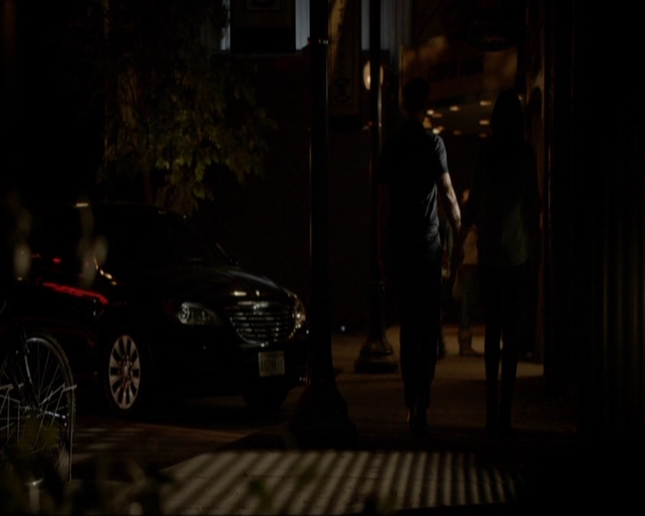 VampireDiariesWorld-dot-nl_7x05LiveThroughThis1932.jpg