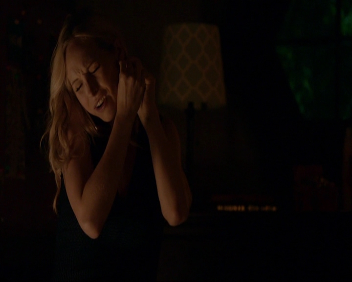 VampireDiariesWorld-dot-nl_7x05LiveThroughThis1933.jpg