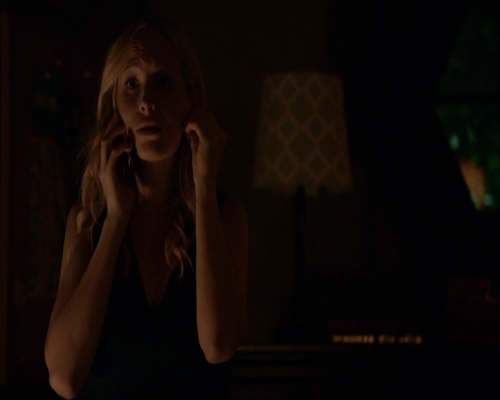 VampireDiariesWorld-dot-nl_7x05LiveThroughThis1939.jpg