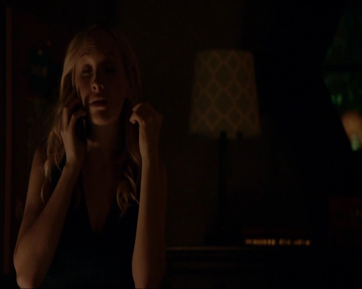 VampireDiariesWorld-dot-nl_7x05LiveThroughThis1941.jpg