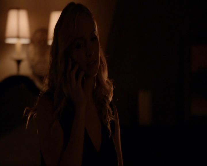 VampireDiariesWorld-dot-nl_7x05LiveThroughThis1944.jpg