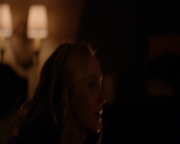 VampireDiariesWorld-dot-nl_7x05LiveThroughThis1947.jpg